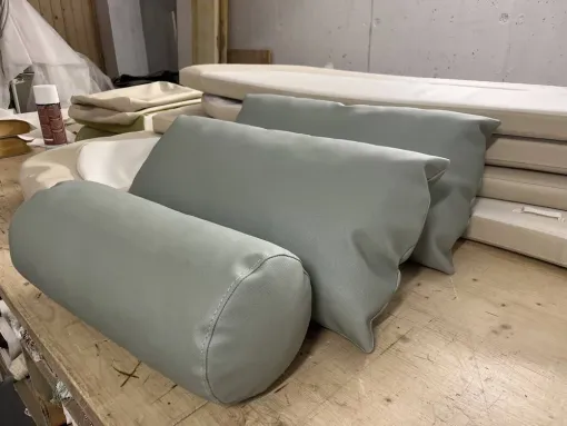 Réparation de coussins abimés par le temps à Porto-Vecchio, Porto-Vecchio, Cuir'Ophil